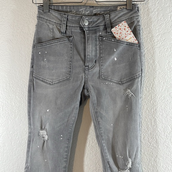 Free People WE THE FREE Grey Distressed Paint Splatter Skinny Jeans sz 25 NEW - Picture 4 of 16